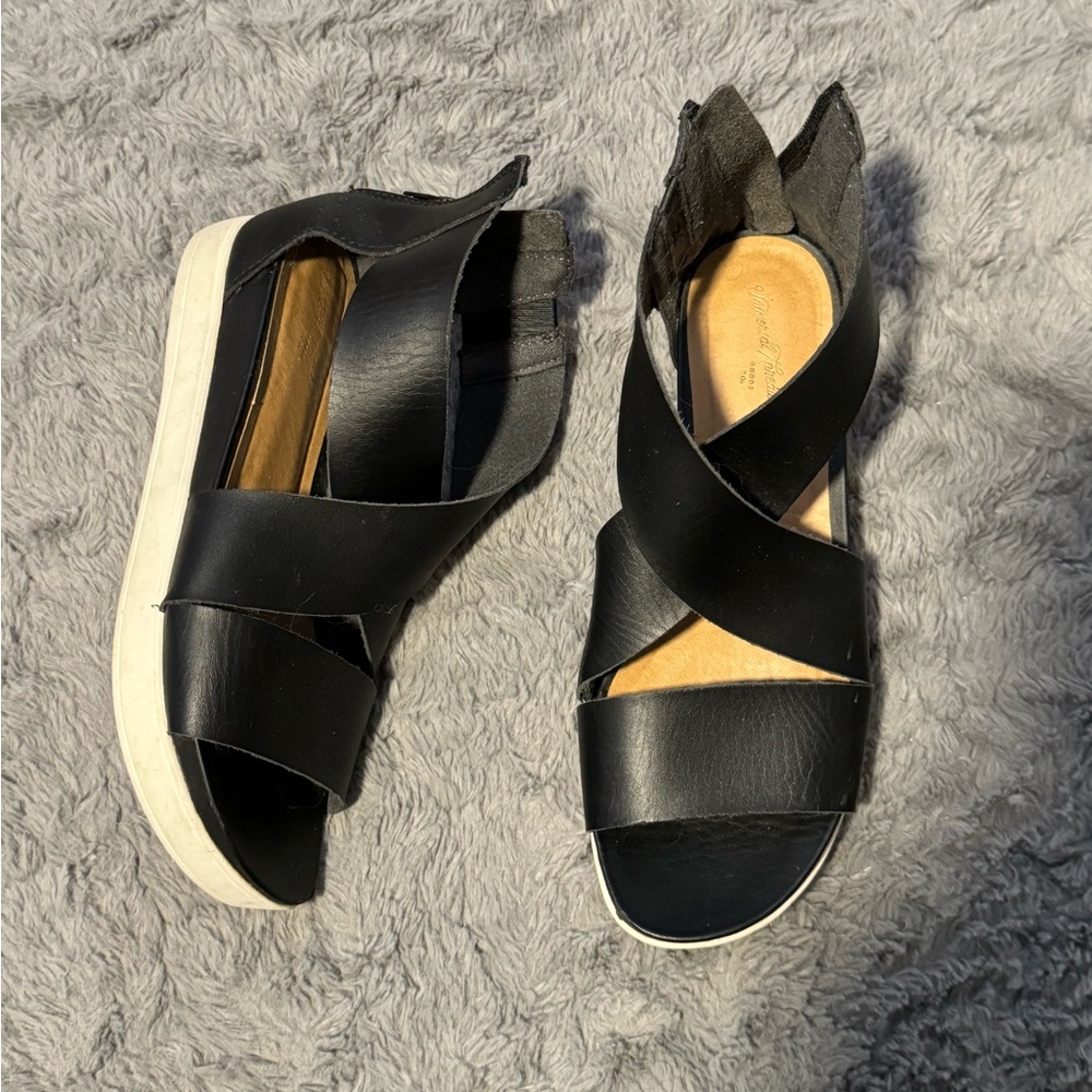 Small Wedge Black Sandal
